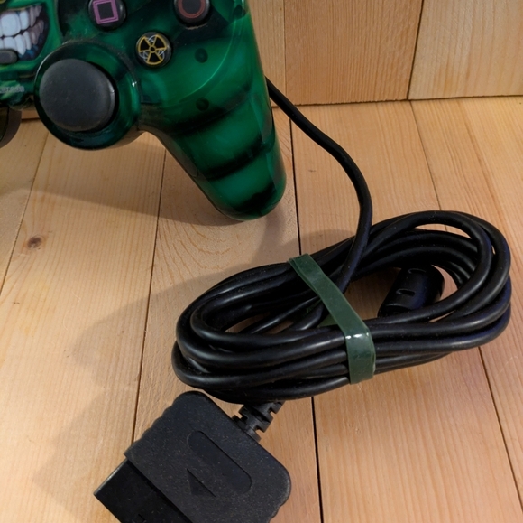 PlayStation 1 Hulk Green Wired Game Controller Used - Picture 4 of 9